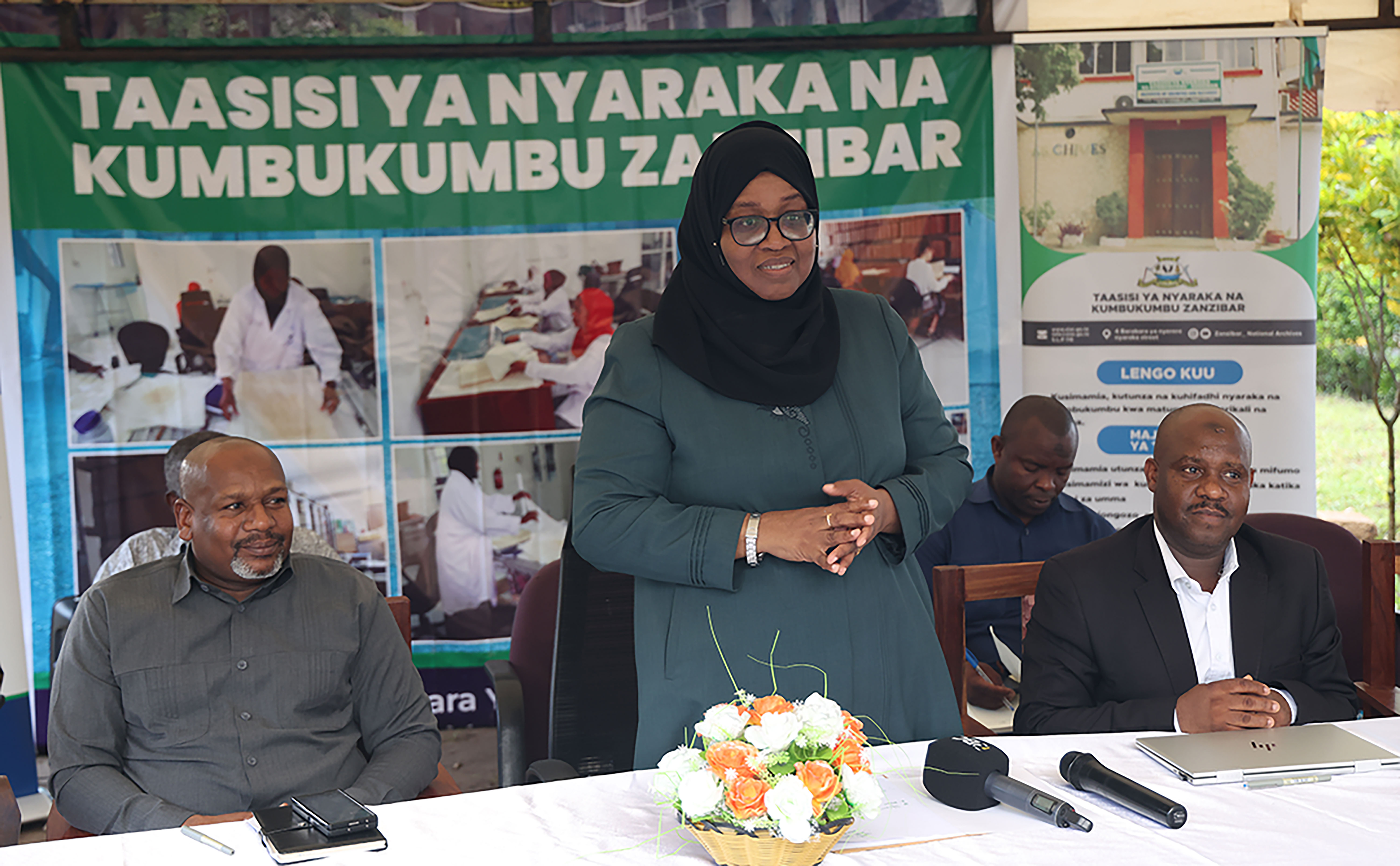 WAZIRI WA NCHI OFISI YA RAIS IKULU AITEMBELEA TAASISI YA NYARAKA