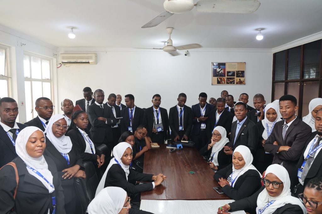 Wanafunzi wa Cohort ya Sita  Skuli ya Sheria Zanzibar Wafanya Ziara ya Kimasomo Taasisi ya Nyaraka na Kumbukumbu Zanzibar